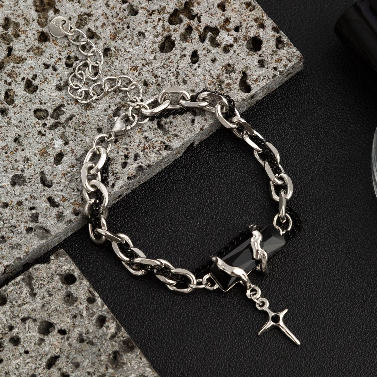 Men's Wrapped Black Diamond Bracelet Light Luxury Niche Exquisite High-end Sense Accessory Versatile Titanium Steel_ipsvogv.com