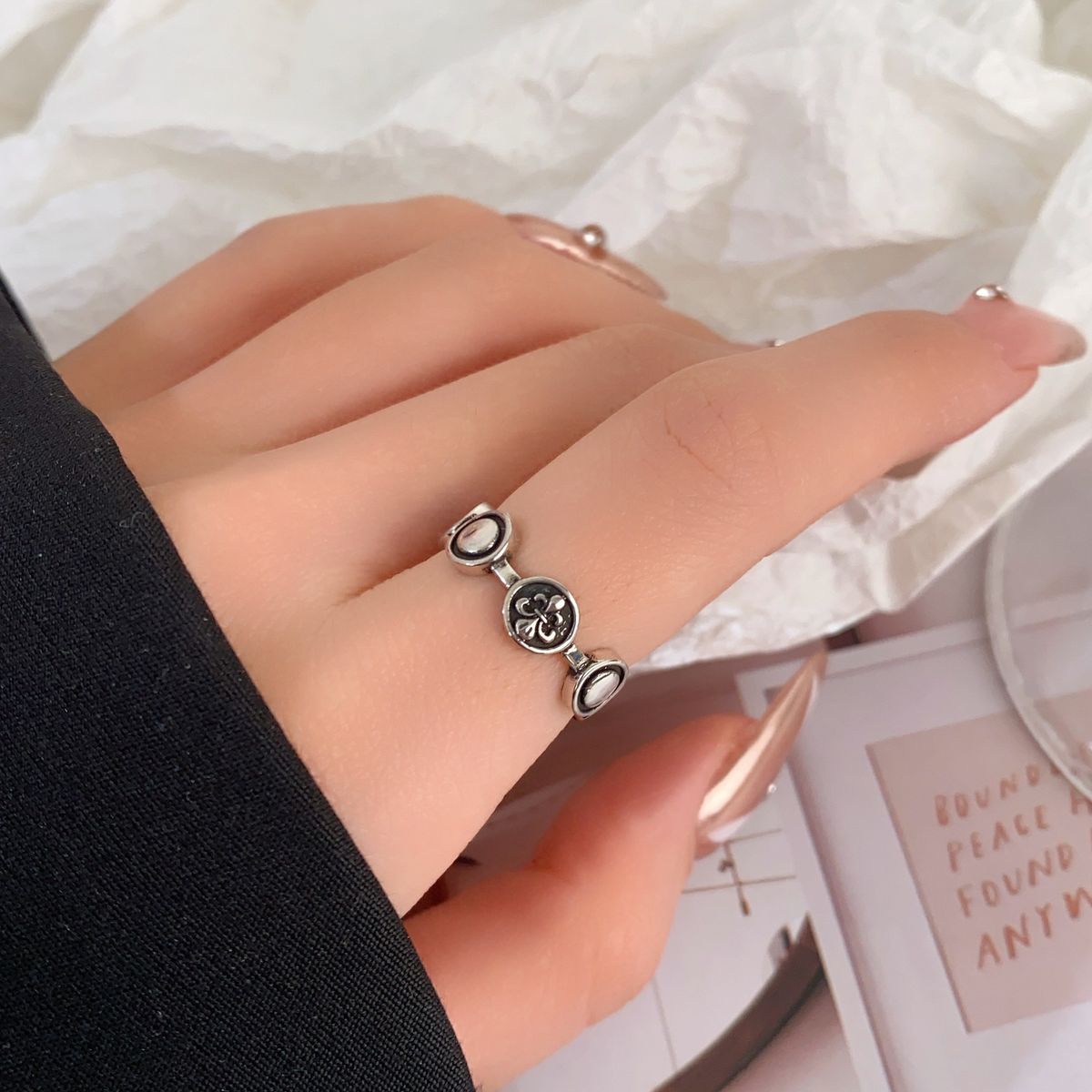 Japanese And Korean Irregular Heavy Industry Female Fashion Personality, Open Mouth Geometric Hip-hop, Ins Index Finger_ipsvogv.com