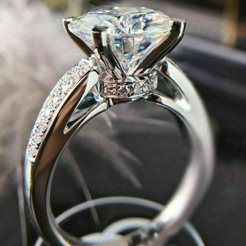 Cao Shi's Live Broadcast Korean Version Of The Light Luxury Fashion Four Claw Flower Bud Simulation Diamond Engagement_ipsvogv.com