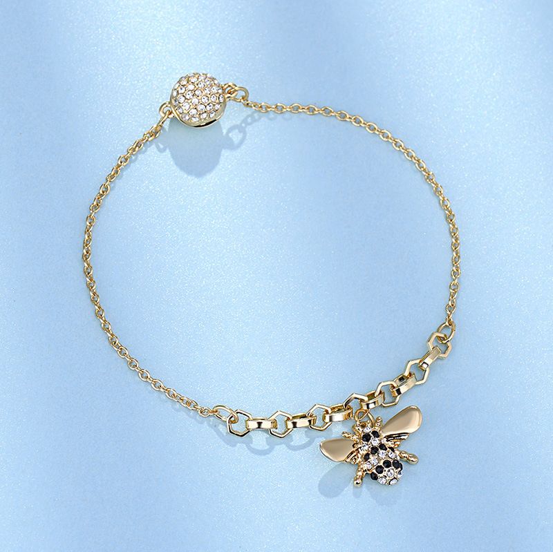 Cute And Charming Little Bee Necklace Female Fashion Round Hollow Tag Bee Clavicle Chain Element Crystal_ipsvogv.com