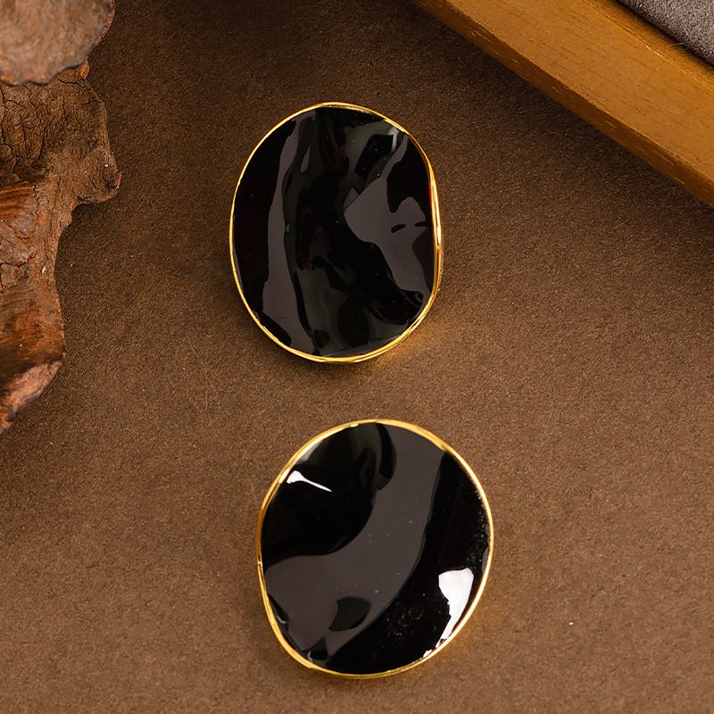 Fashionable Drip Oil Ankola Red Twisted Round Earnail For Women, Versatile And High End Silver Needle Earrings_ipsvogv.com