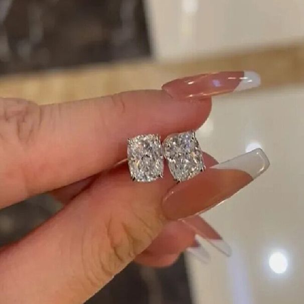 Cao Shi's Exquisite Zircon Square Geometric Are Simple Versatile, With A Niche Temperament And Classic Earrings_ipsvogv.com