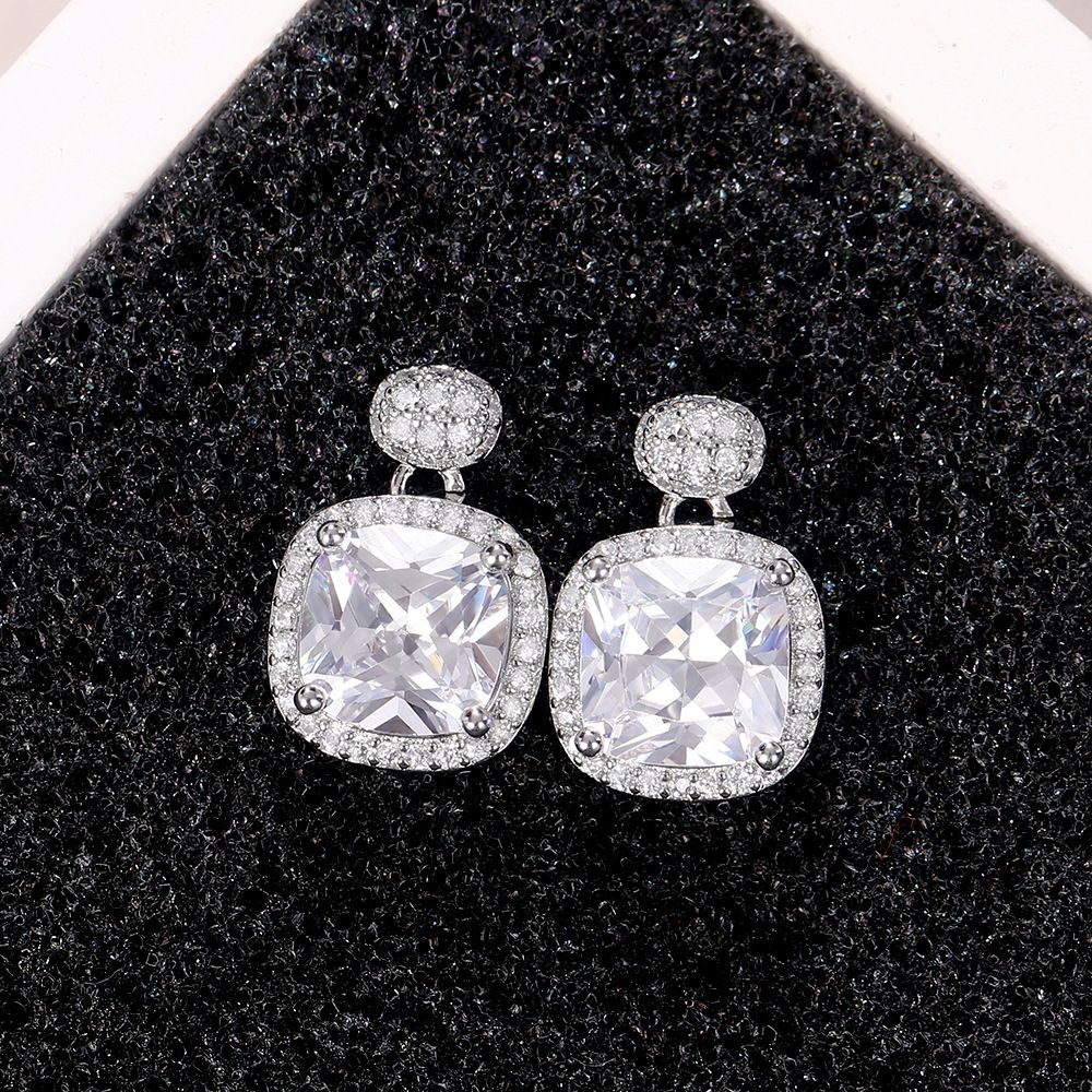 Cao Shi's New Super Sparkling Square Zircon Short Earrings Versatile Light Luxury Square Earrings for Women_ipsvogv.com