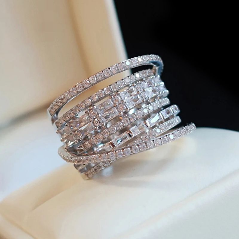 Cao Shi's Multi-layered Ring Is A Unique Niche Accessory For Women, Featuring Fashionable And Shiny Zircon Design_ipsvogv.com