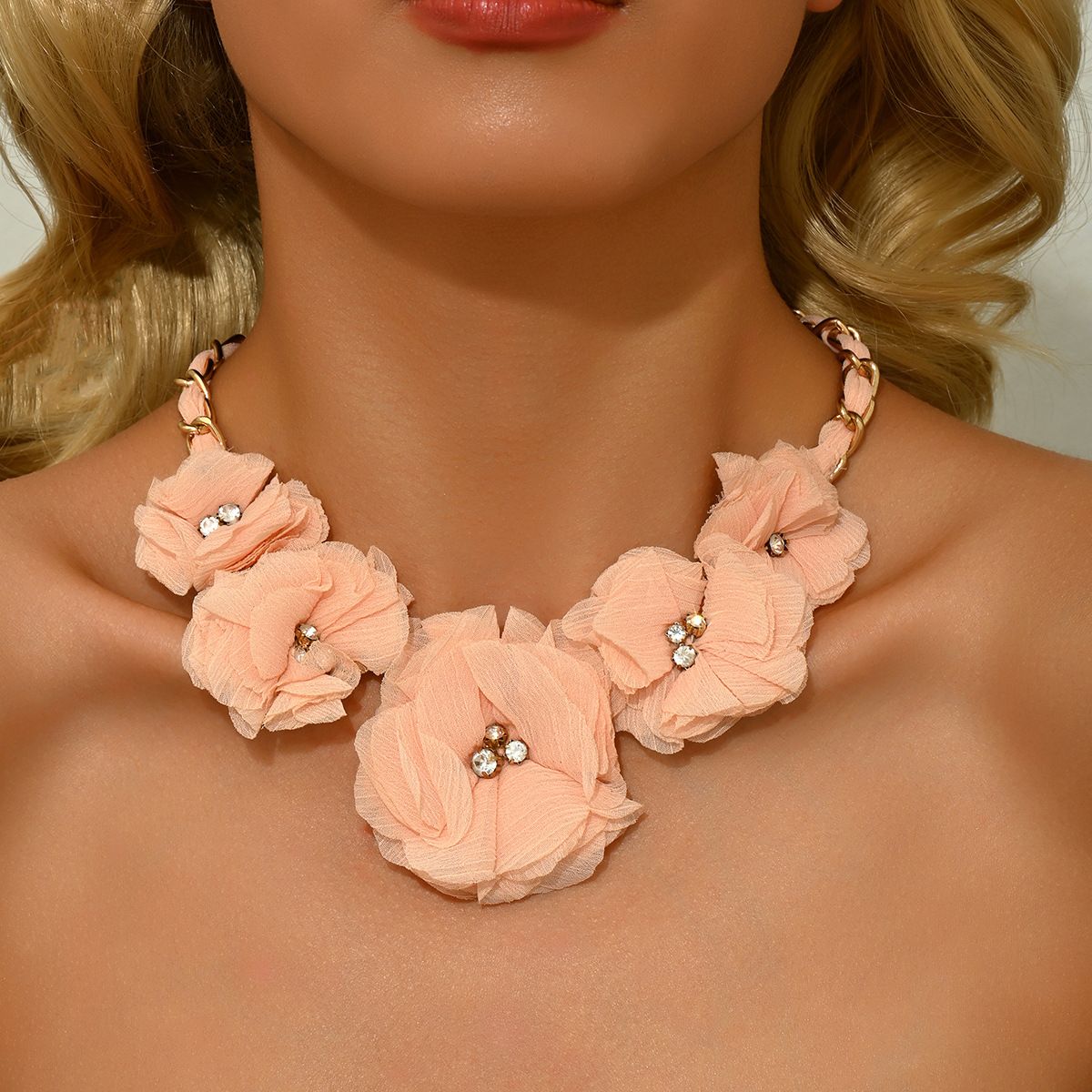 Minimalist style diamond studded women's necklace versatile fabric niche design multi-layer flower collarbone chain_ipsvogv.com