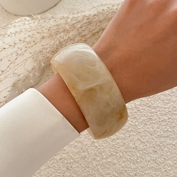 ins Style Gradient Translucent Acrylic Bracelet Female Exaggerated Round Wide Irregular Bracelet_ipsvogv.com