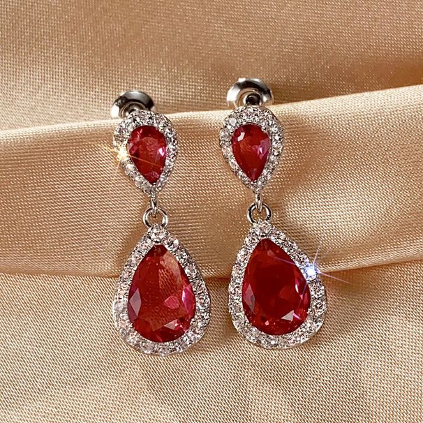 Cao Shi's Water Drop Geometric Design For Women's Banquet Dress, Paired With Jewelry, And Elegant Earrings_ipsvogv.com