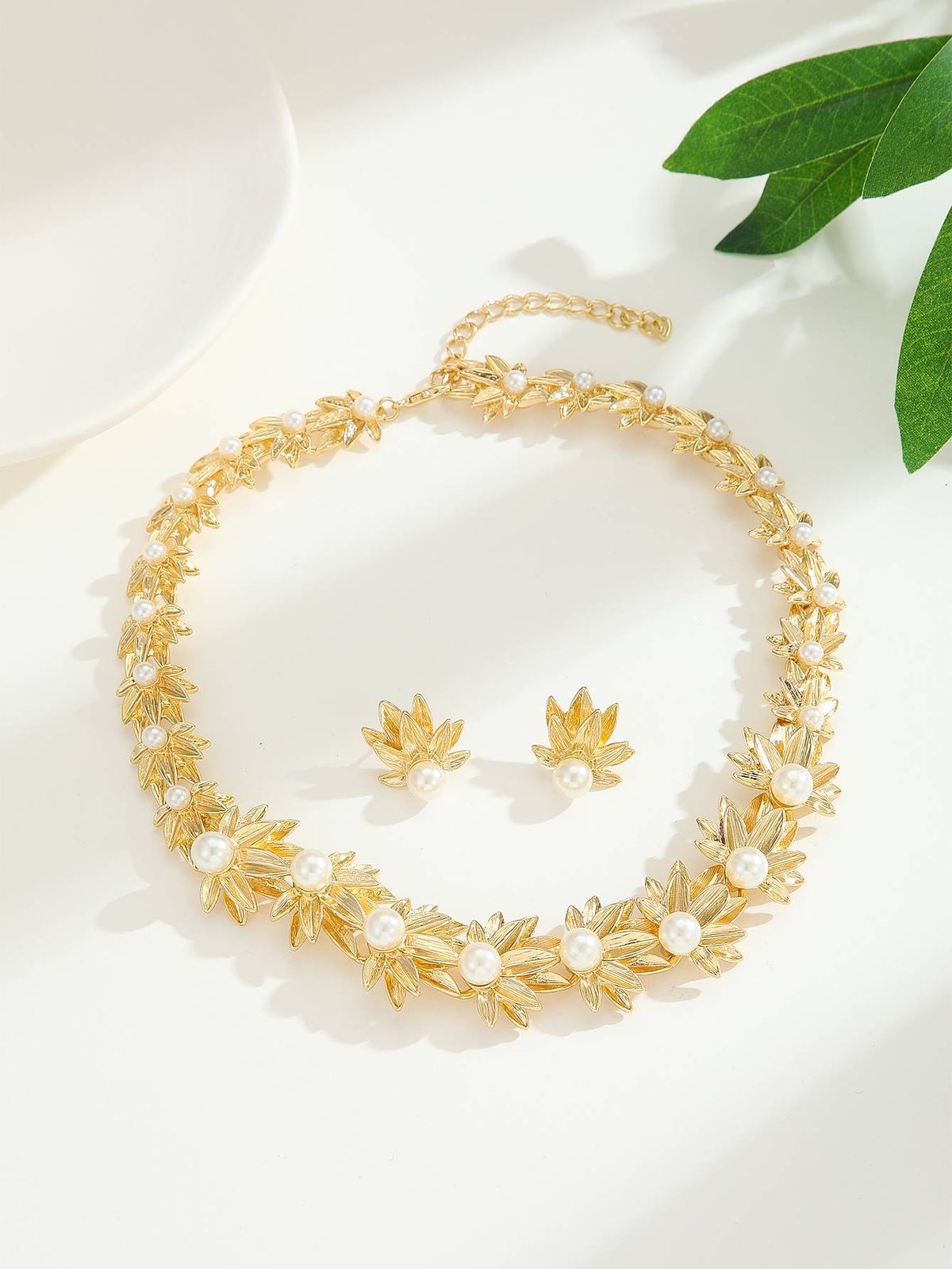 Zinc Alloy Inlaid Fashion Gold Necklace Earrings Bride Set Pearl Jewelry Set_ipsvogv.com