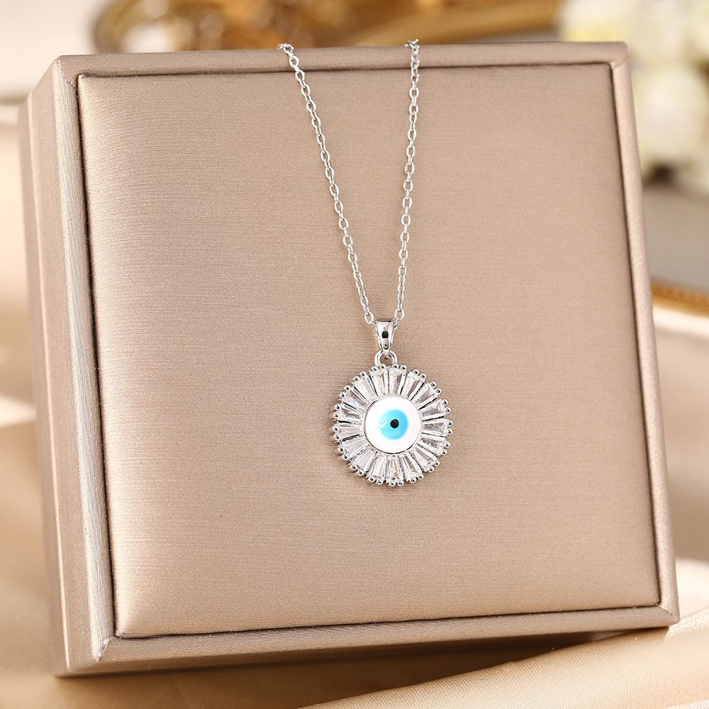 Non Fading Blue Eyes, Devil's Eye Personality Pendant, Titanium Steel Necklace, Women's Niche Collarbone Chain Accessory_ipsvogv.com
