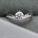 Cao Shi Live Rings 2024 New Fashion V-shaped Wedding Proposal Ring Couple Gift_ipsvogv.com
