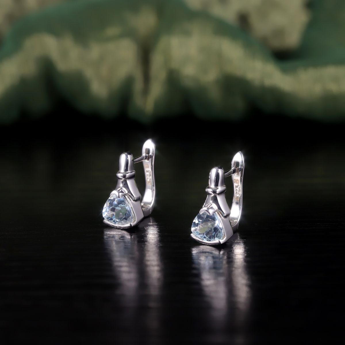 Small Exquisite Gemstone Earrings Natural Topaz Earrings Triangle S925 Sterling Silver Inlaid Garnet Earrings_ipsvogv.com