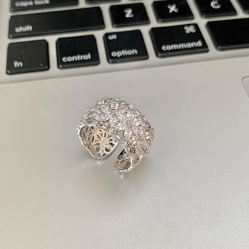Super Sparkling Zircon Flower Ring, Female Niche Design, High-end, Light Luxury, Personality, Simple Temperament,_ipsvogv.com