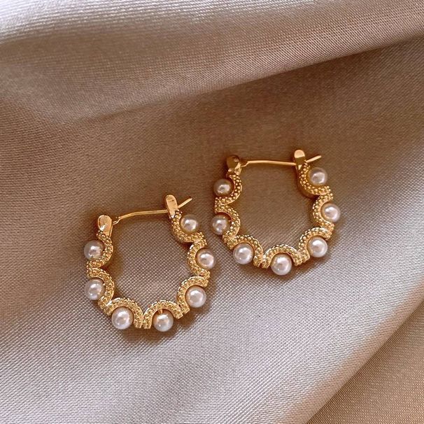 Gold white pearl ear buckle niche design light luxury high-grade sense of temperament earrings explosive autumn-winter vegetarian ring earrings girl_ipsvogv.com