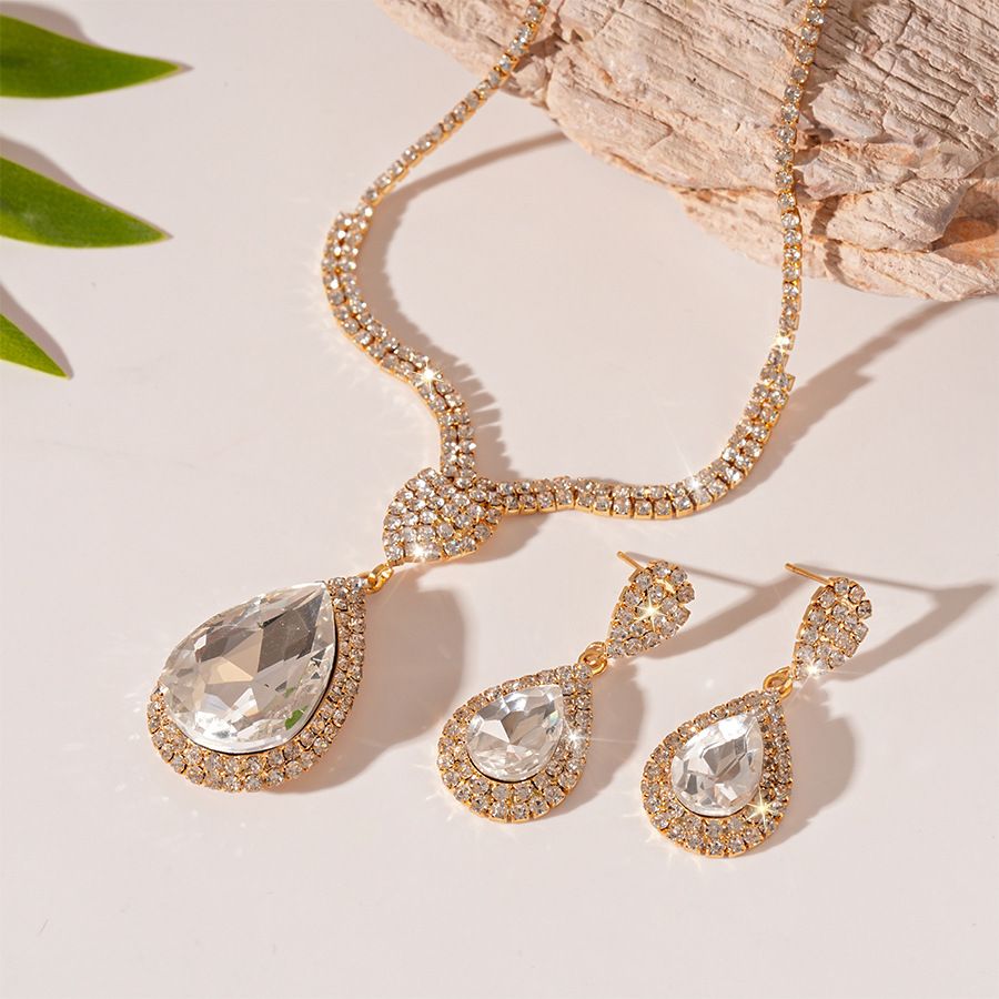 Vintage diamond-encrusted oval water drop stud earrings necklace 2-piece French court style light luxury premium set_ipsvogv.com
