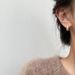 Simple design, personalized earrings can be paired with two pairs of gold and silver earrings_ipsvogv.com