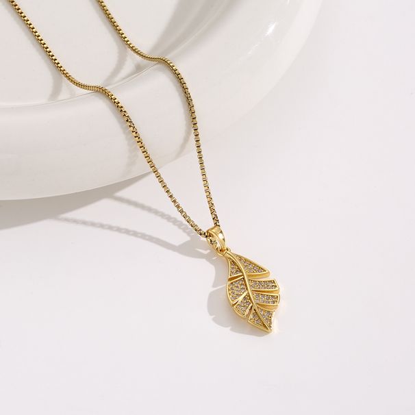 Korean version of niche design: Golden branches, jade leaves, golden leaves, titanium steel necklace, fashionable and_ipsvogv.com