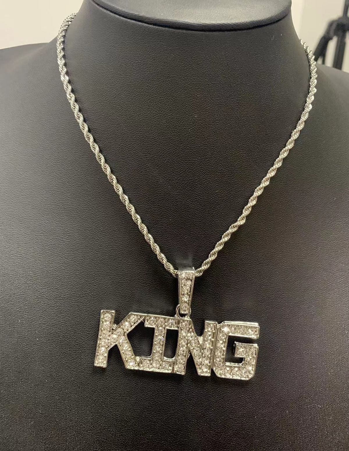 Alloy Hip Hop Small Full Diamond King Pendant Fashion Trendy Men's KING Letter Necklace_ipsvogv.com