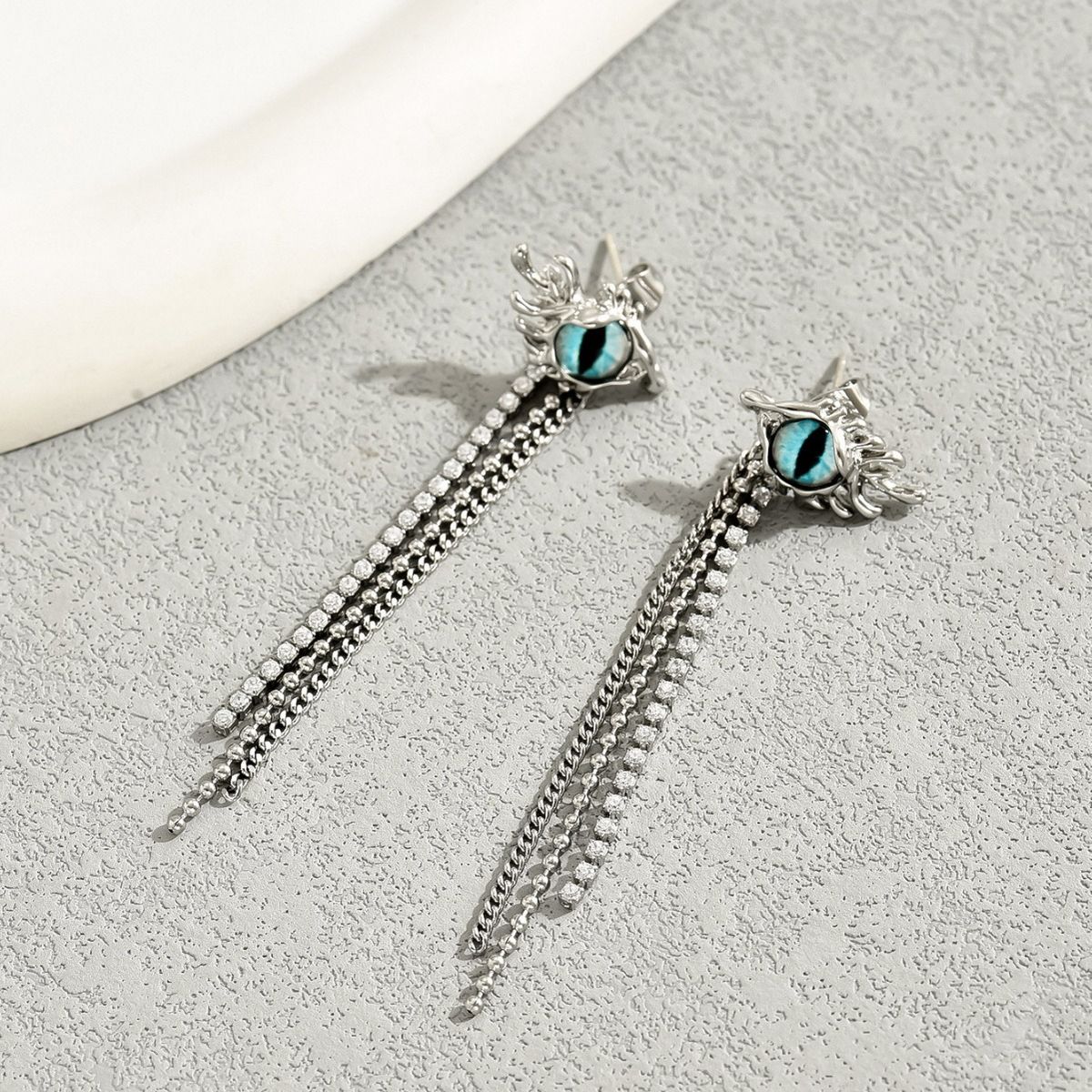 Personalized trend, sweet and cool hip-hop style, devil's eye blue simple inlaid resin, niche earrings, earrings_ipsvogv.com