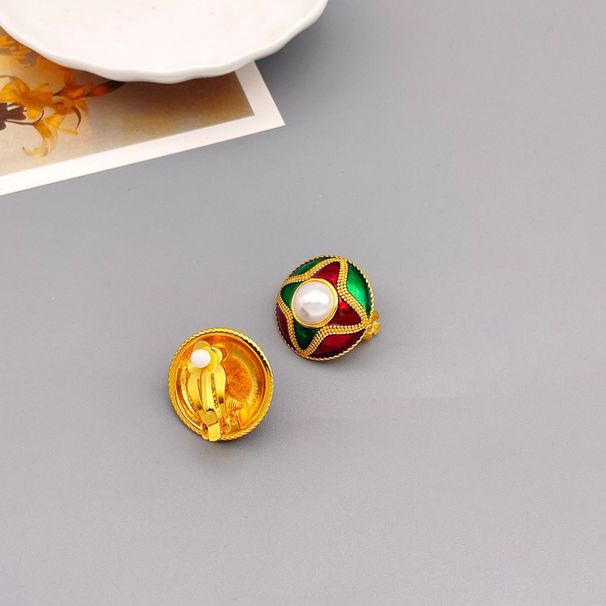 New colored enamel pearl ear clip design with brass electroplating genuine gold, fashionable and personalized earrings_ipsvogv.com