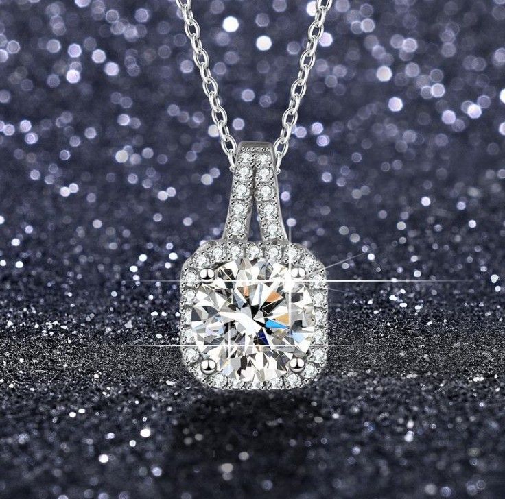 2-carat Mozambique pendant T home accessory zircon micro inlaid super sparkling classic square diamond_ipsvogv.com