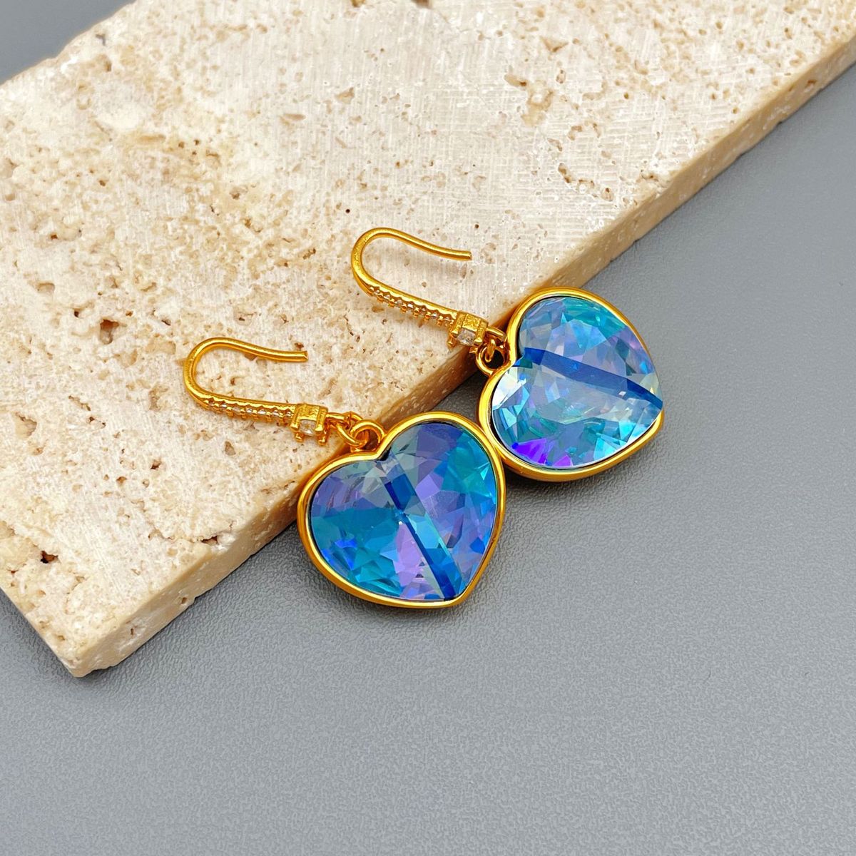 Sea Blue Peach Heart Glass Crystal with Personalized Diamond Setting, Light Luxury Earhooks, and Niche Earrings_ipsvogv.com