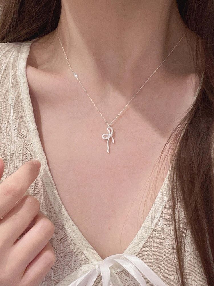Korean Bowknot Ribbon Necklace 2024 New Light Luxury High-end Ins Style Niche Sweet Simple Clavicle Chain_ipsvogv.com