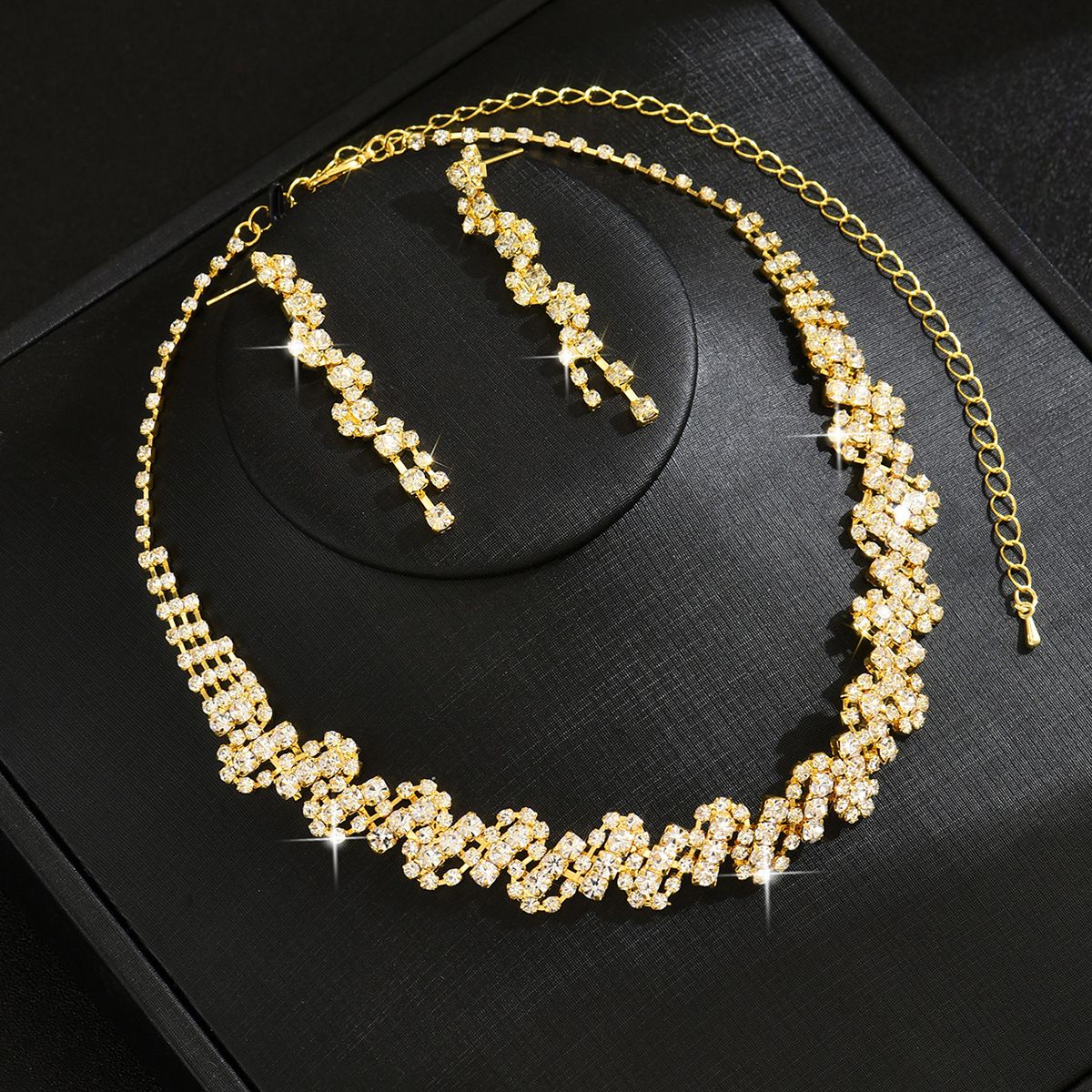 Pinduoduo Hot Selling Rhinestone Earrings Jewelry Set Wedding Photography Accessories Necklace_ipsvogv.com