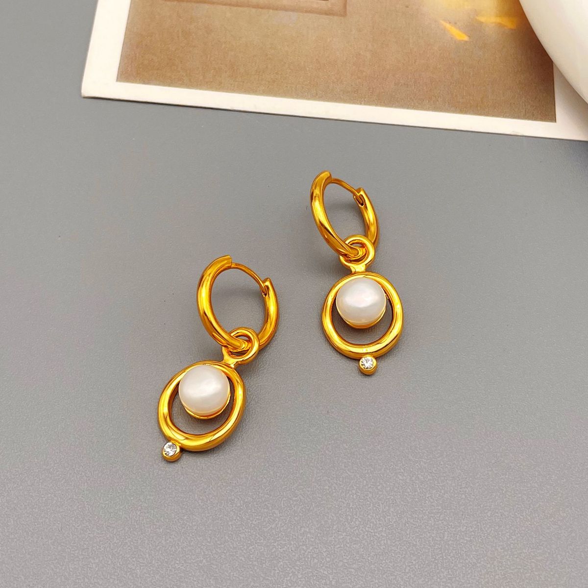 Freshwater pearl earrings with niche design, exquisite temperament, and ear accessories_ipsvogv.com