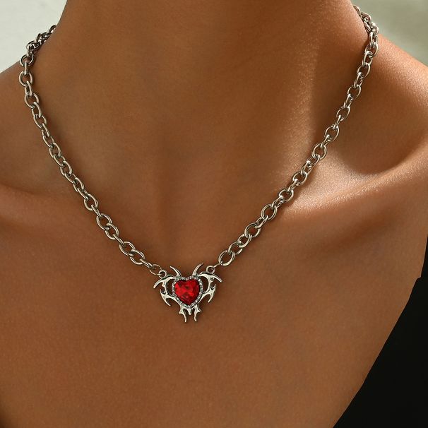 Geometric hip-hop style heart-shaped for women, versatile, niche, diamond studded design, high-end clavicle chain_ipsvogv.com