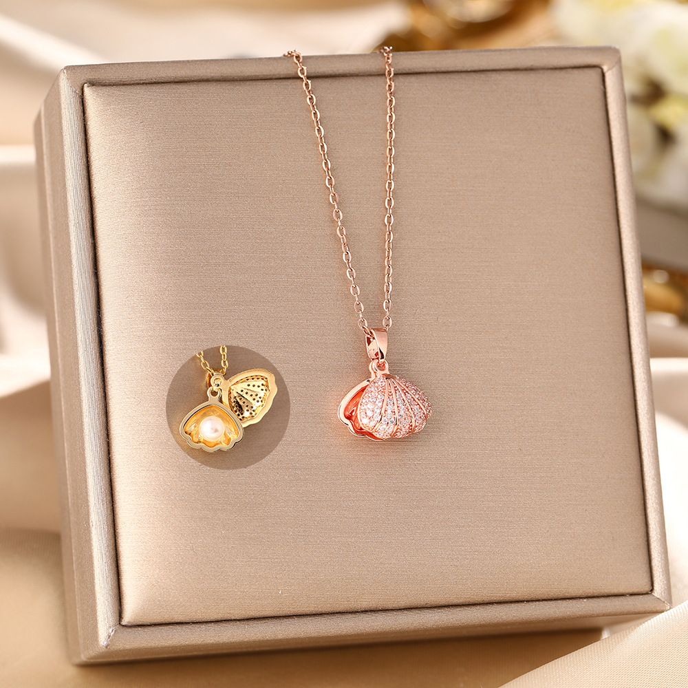Korean Style Diamond Studded Fashionable Shell Pearl Titanium Steel Necklace, Women's Anti Fading Temperament Fan-shaped_ipsvogv.com
