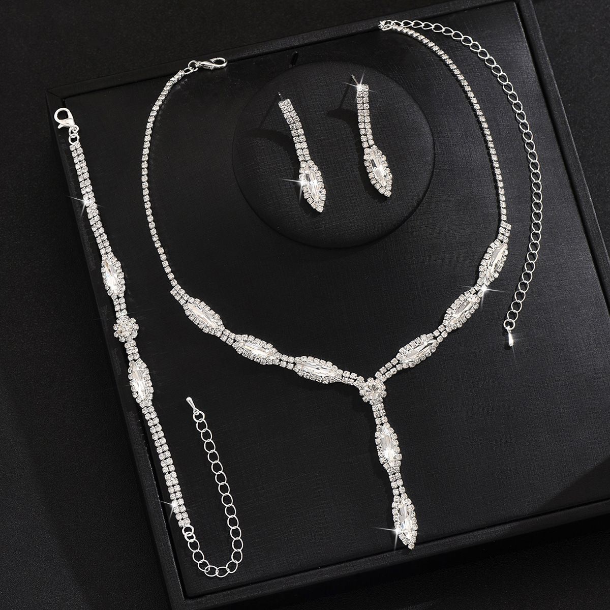 2025 Jewelry Set Banquet Dress Necklace Earrings Bracelet Three-Piece Fashion Versatile Bride Accessories_ipsvogv.com