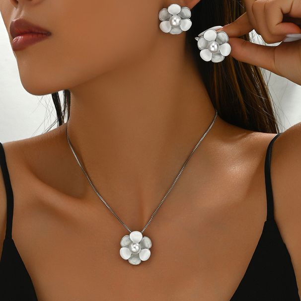 Ladies' flower earrings set with personalized inlaid pearls, niche and high-end necklace_ipsvogv.com