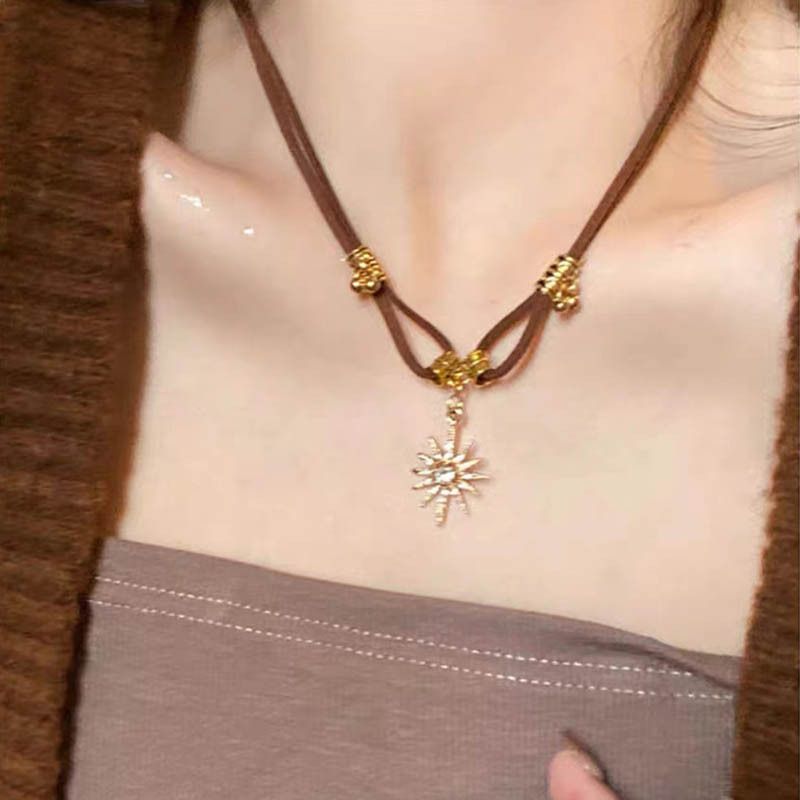 Sun God Pendant Necklace Women's 2023 Collarbone Light Luxury Niche Sun Flower Neck Chain Jewelry Trend_ipsvogv.com