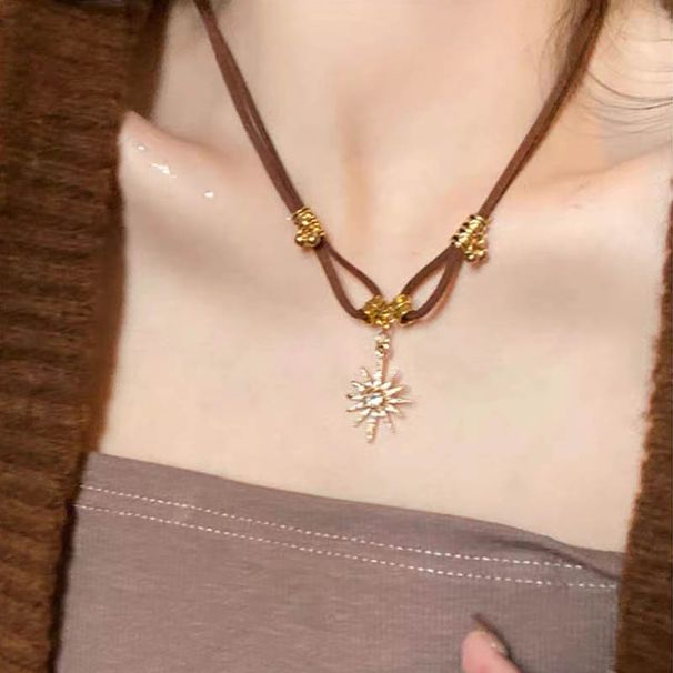 Sun God Pendant Necklace Women's 2023 Collarbone Light Luxury Niche Sun Flower Neck Chain Jewelry Trend_ipsvogv.com