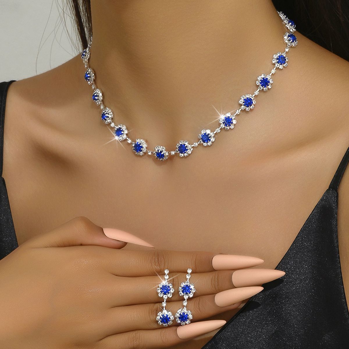 2024 Fashion Flower Inlaid Diamond Bride Wedding Jewelry Necklace Earrings Round Simple Set_ipsvogv.com