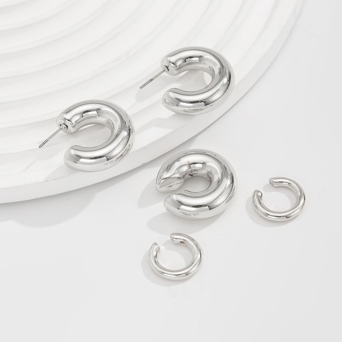 Round tube hollow ear clip earrings set for women C shaped smooth metal wind ear clip earrings_ipsvogv.com