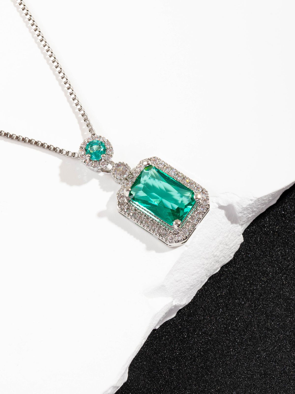 Light Luxury Temperament Square Copper Micro Inlaid Zircon Pendant Necklace For Women's Niche Collarbone Chain Jewelry_ipsvogv.com