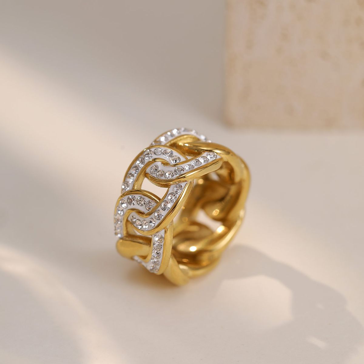 Ins High-end Light Luxury Design Exquisite And Fashionable Hollow Cuban Chain Personalized Temperament Ring_ipsvogv.com