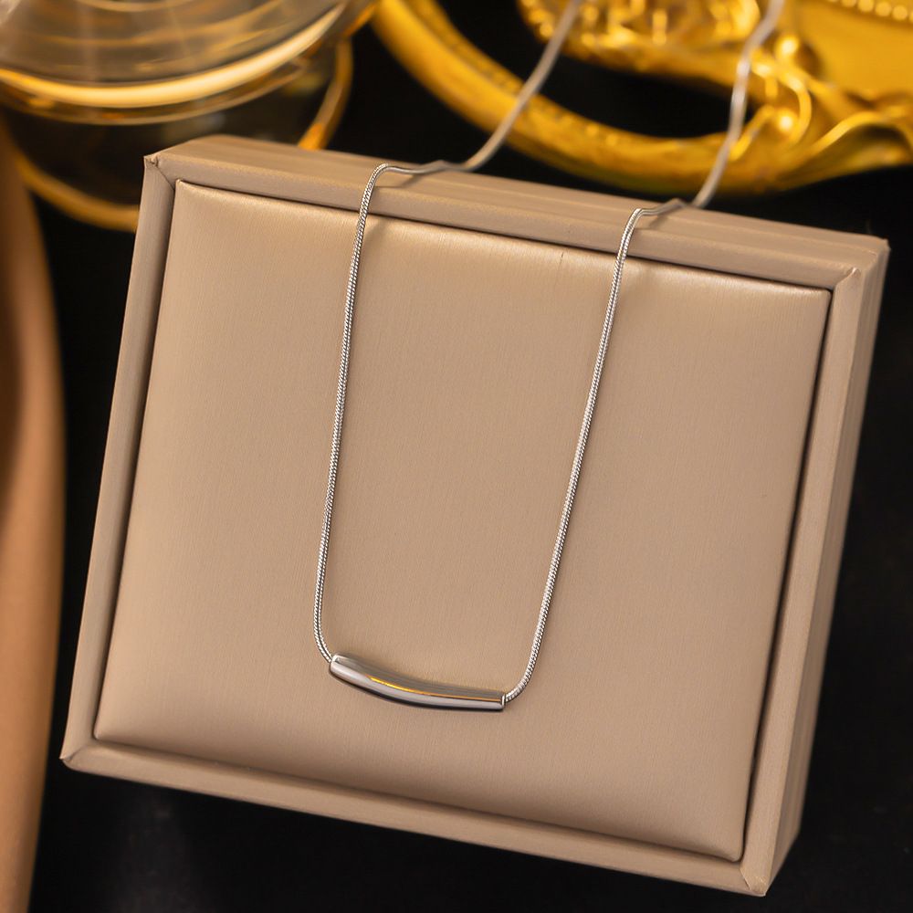 New Korean Version Niche Eggplant Curved Necklace Versatile Fashion Collarbone Snake Bone Chain Lover Gift_ipsvogv.com