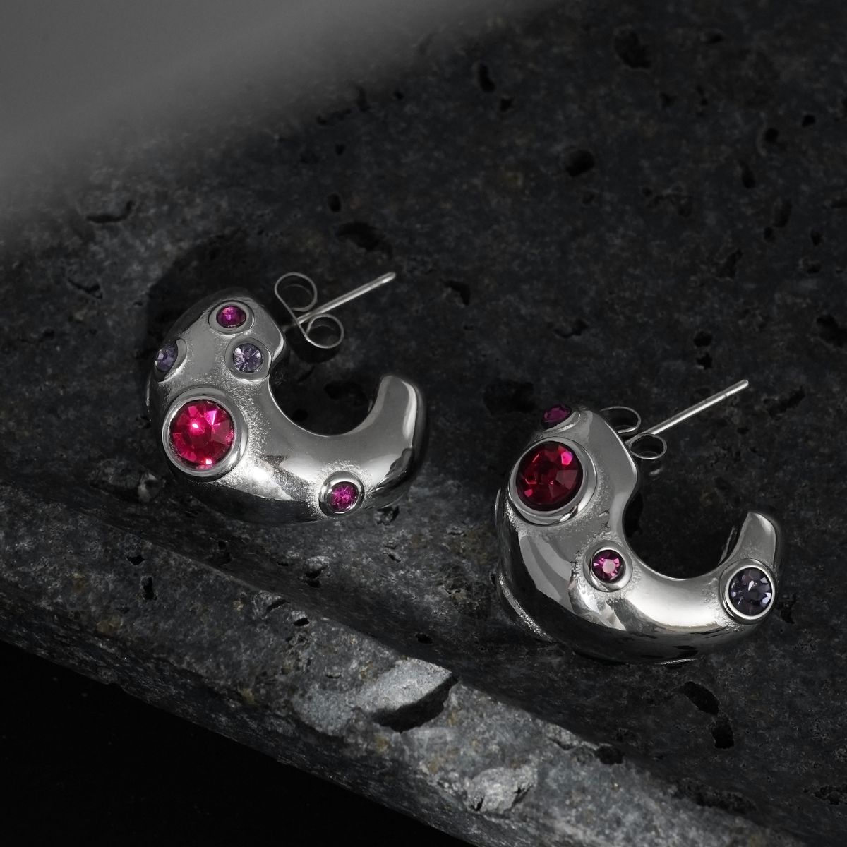INS Plated Titanium Steel Fashionable Retro Color Zircon Hoop Earrings_ipsvogv.com