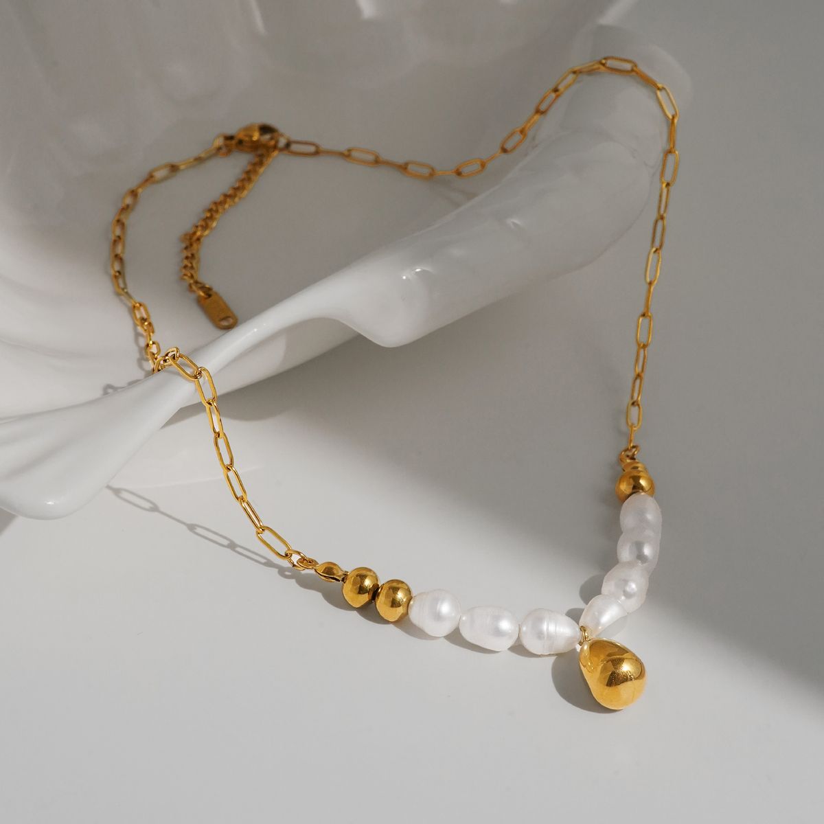 Unisex Retro Gold Plated Titanium Steel Natural Freshwater Pearl Teardrop Bead Necklace_ipsvogv.com
