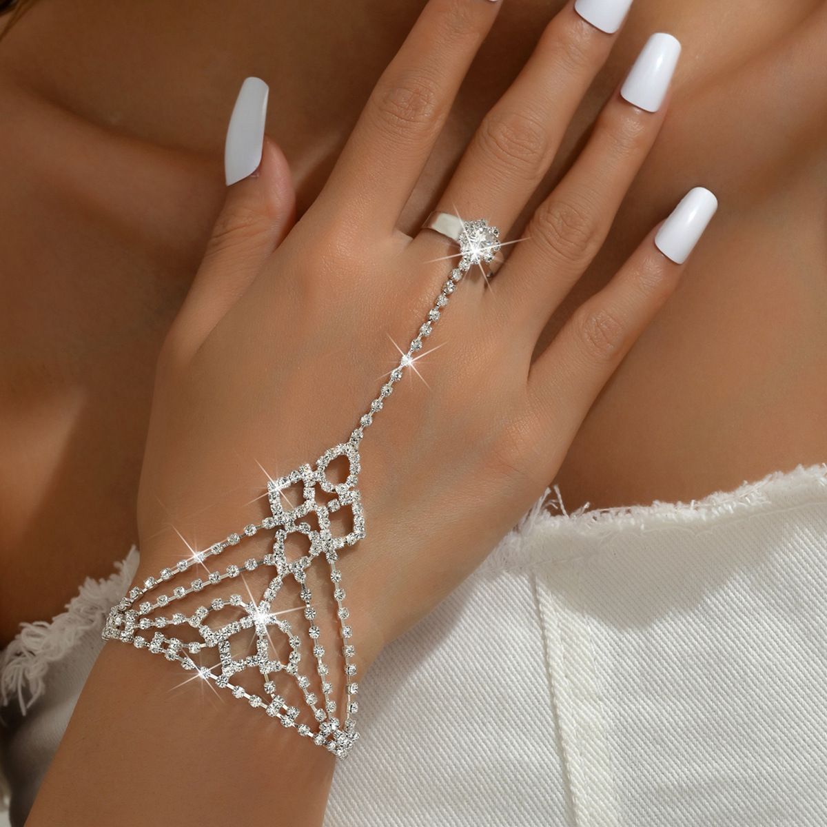 Women’s Jewelry Set Fashion Exaggerated Personality Diamond Bow Necklace Earrings Hand Chain Jewelry Set Personality Necklace Full Of Diamonds_ipsvogv.com
