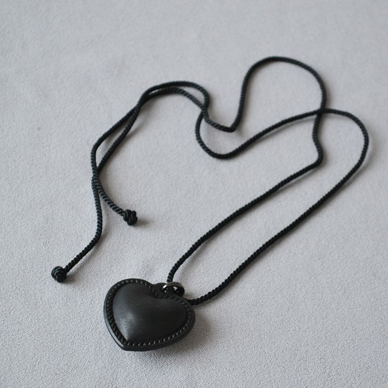 Korean Internet Celebrity Blogger Fever Black Leather Braided Edge 3D Heart Fashionable Hot Girl Necklace_ipsvogv.com