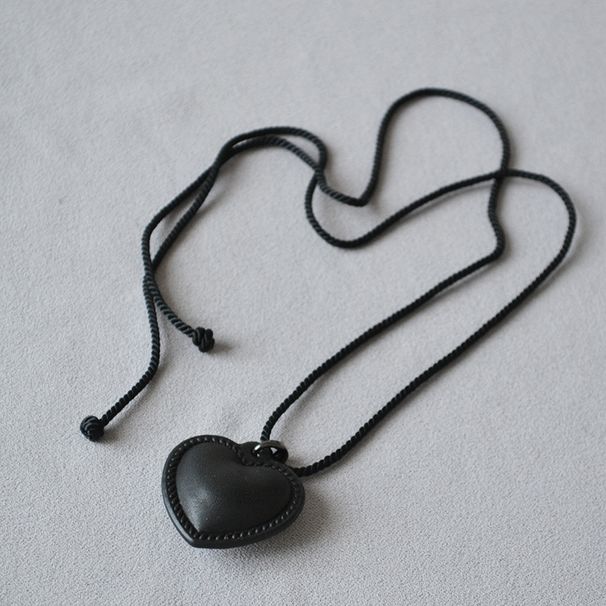 Korean Internet Celebrity Blogger Fever Black Leather Braided Edge 3D Heart Fashionable Hot Girl Necklace_ipsvogv.com