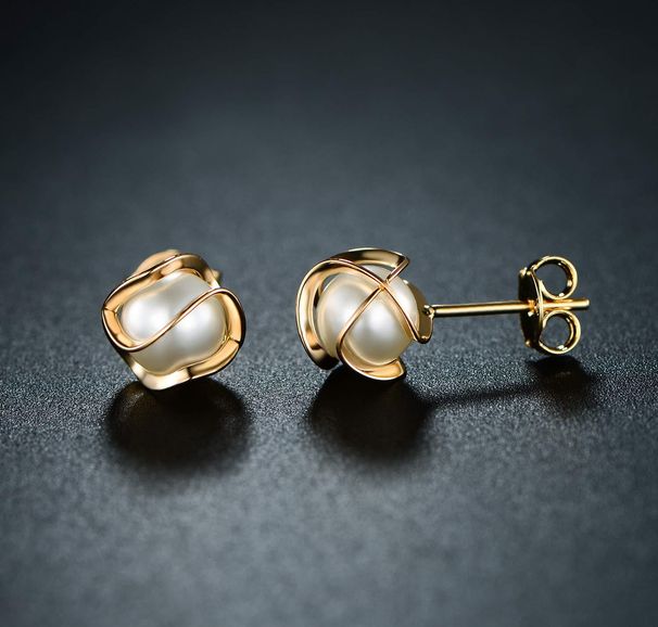 Brass Real Gold Electroplating Hot Sales Pearl Flower Light Luxury High End Luxury Ladies Earrings_ipsvogv.com