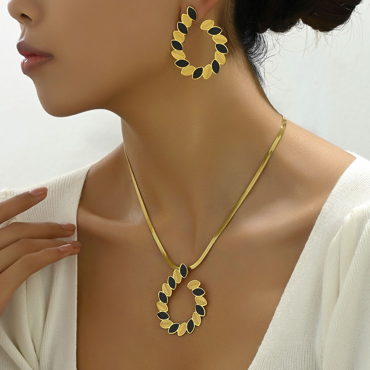 2024 Summer New Women's Earring Necklace Set with Small Leaf Drop Oil Design Long Chain_ipsvogv.com