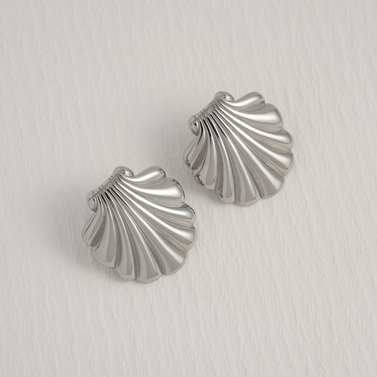 Retro Plated Titanium Steel Shell Wrinkle Stripe Earrings_ipsvogv.com
