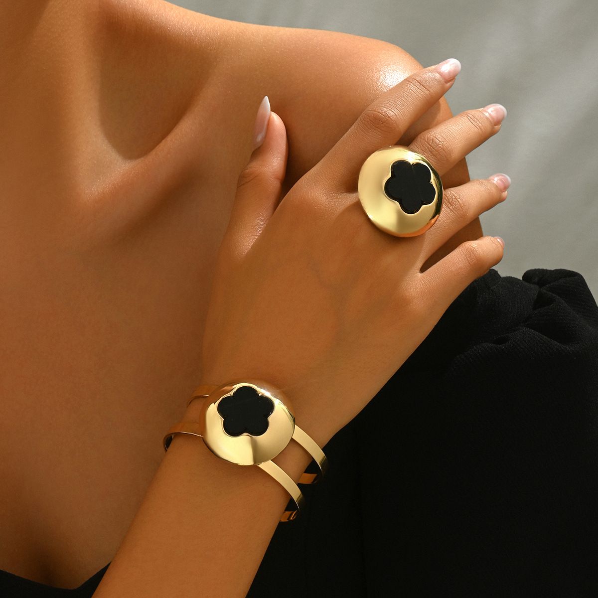 Minimally designed women's bracelet set with niche plum blossom inlay design, high-end handmade ring_ipsvogv.com