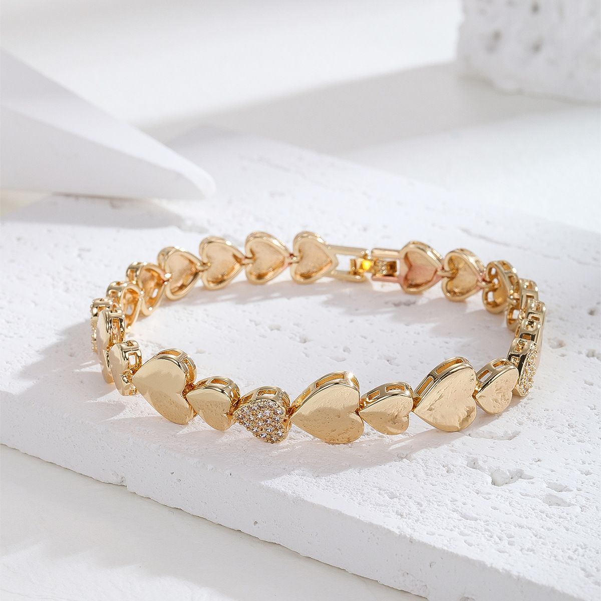 Small Fresh Sweet High Grade Love Bracelet Female Personality Full Diamond Copper Inlaid Zircon Simple Bracelet Ladies Bracelet_ipsvogv.com