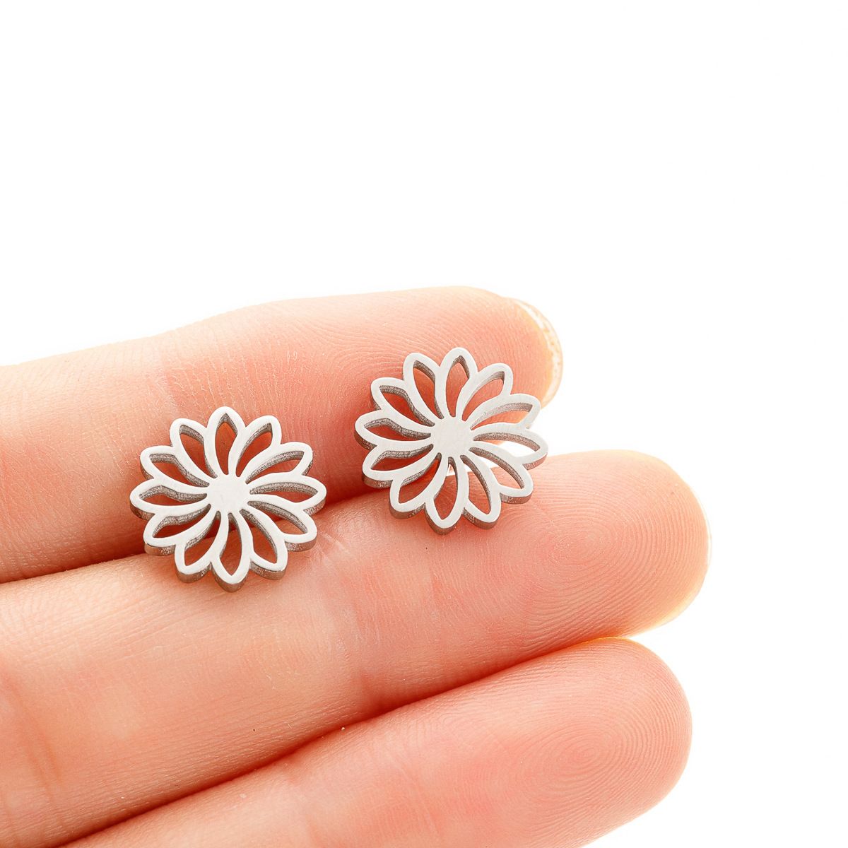 New Fashion Sweet Earrings Stainless Steel Cute Hollow Forest Daisy Flower Earrings Spot_ipsvogv.com